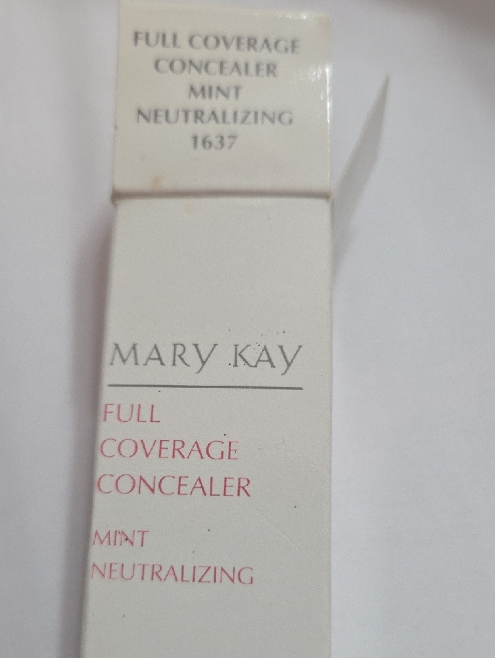 NIB, Mary Kay Full Coverage Concealer - Mint Neutralizing (Pink Text)